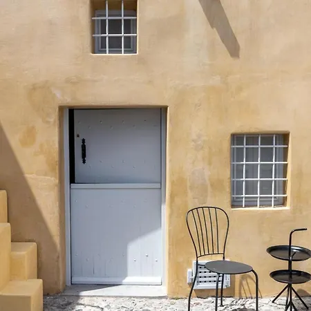 Canava House In Santorini